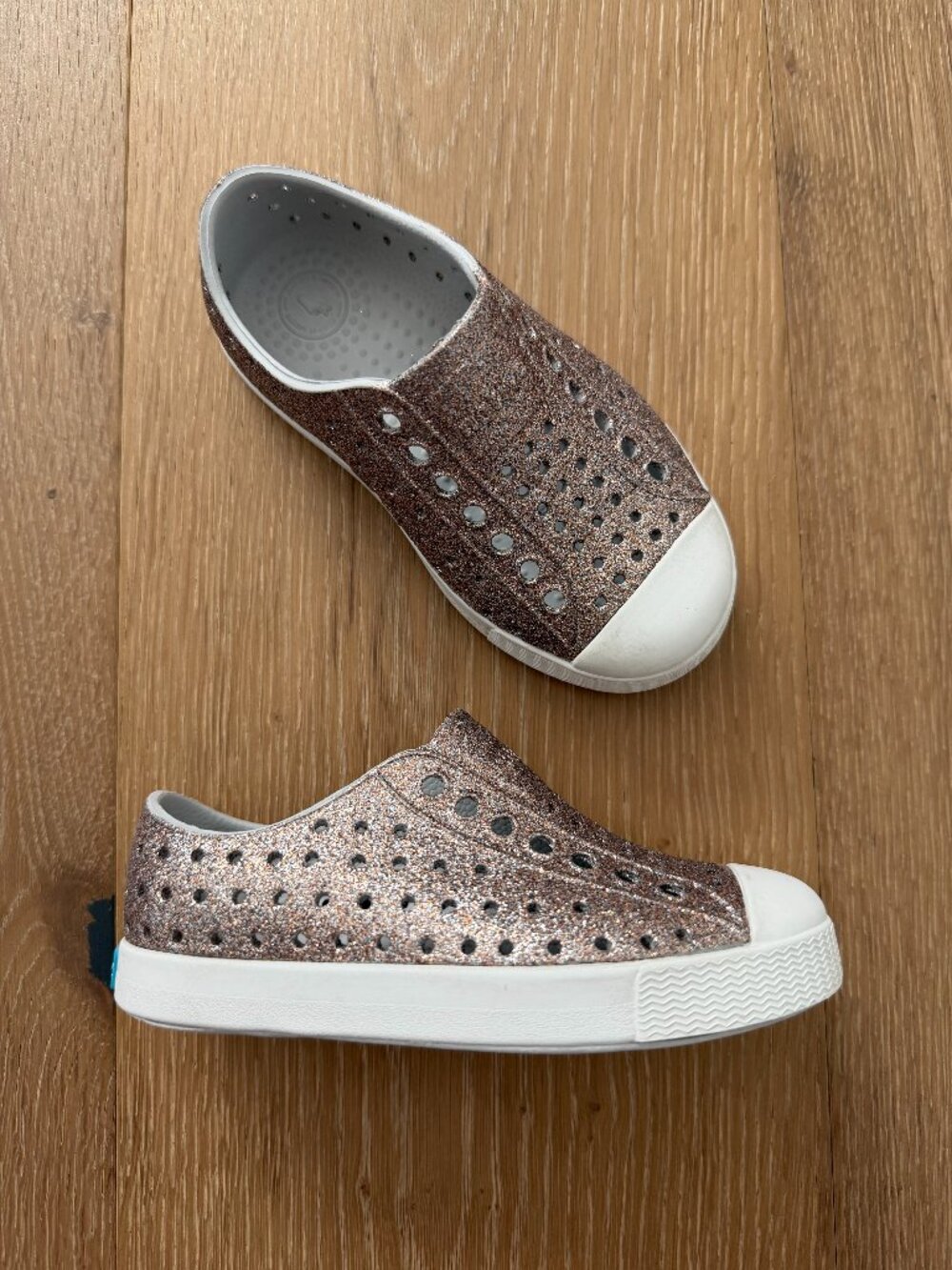 Native Shoes Little Kids C8 Jefferson Bling Glitter Shell White Gold Slip On